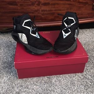 LIKE NEW USED 2 Times for basketball COMFY NIKE LEBRON SOLDIER XIV SIZE 11
